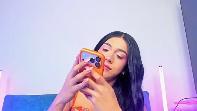 KristallSwan live cam on StripChat