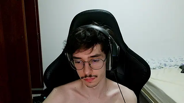 gabrielNovin17cm live cam on StripChat