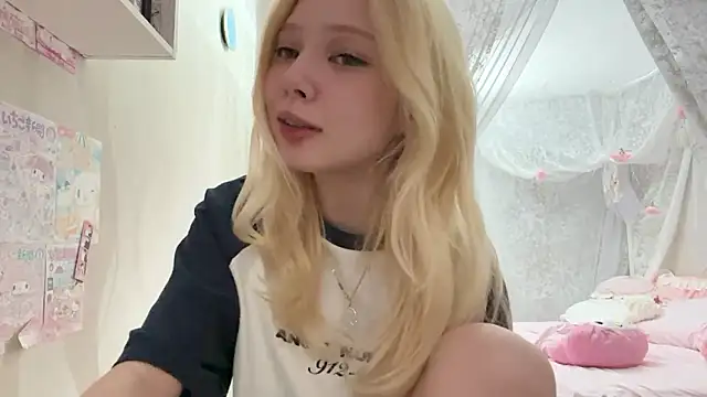 LinaFloww webcam