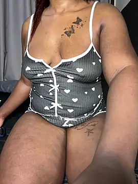 Hugemassivebootie webcam