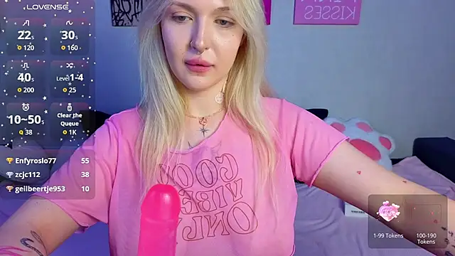BlondieSummer webcam
