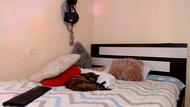 chika_hellar webcam