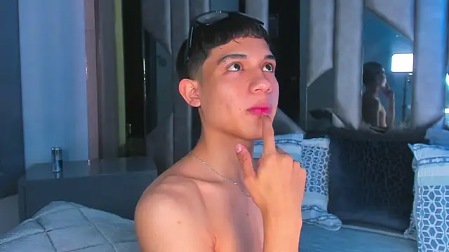 Sebax_Young webcam