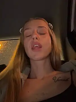 kira_mia webcam