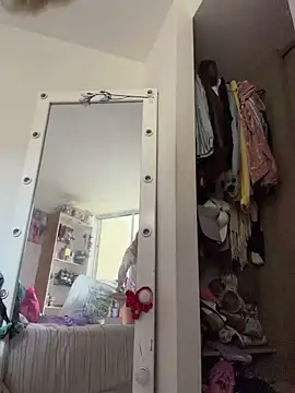 violet-grey webcam