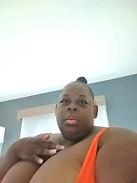 Pinkchocolatebbw webcam