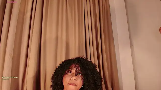 Hilaryebony_ webcam