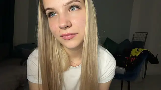 BlondeDoes webcam