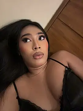 hugecock_tamira webcam