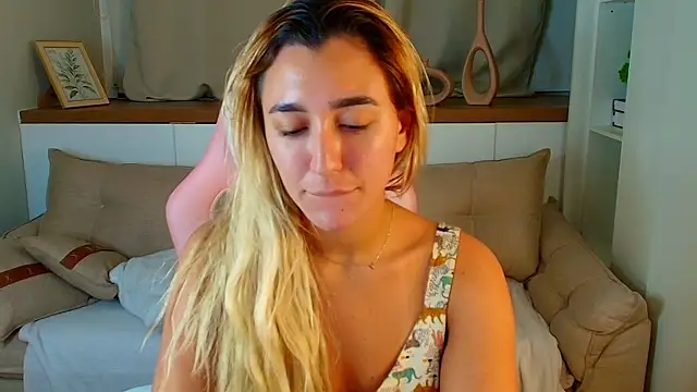 Luuna_Velvvet webcam