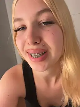 MilaaXOO webcam