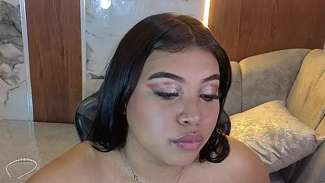 Bella_cross_v webcam