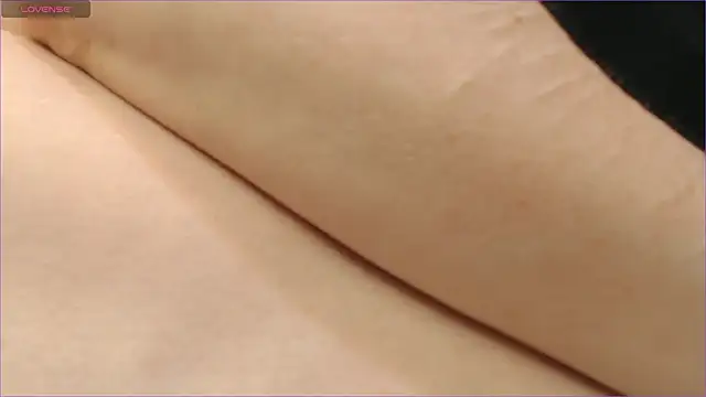 Touch_me_more_please webcam