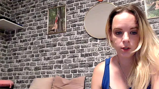 SexyMilf_1987 🖖 naked cam