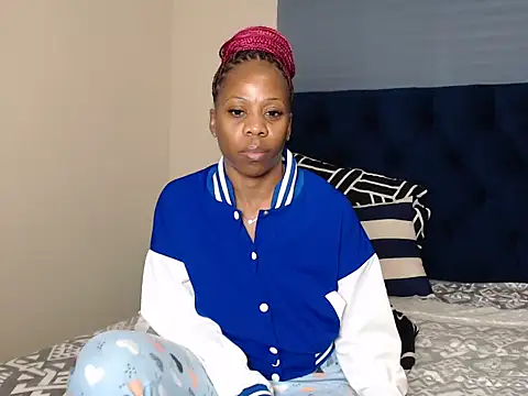 QUEENMANDYY webcam