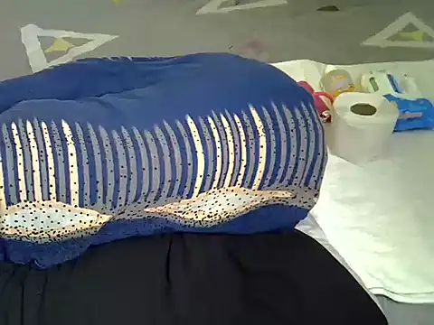 Pearl_petite webcam