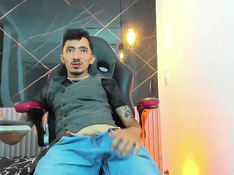 DylanAnderson1 live cam on StripChat