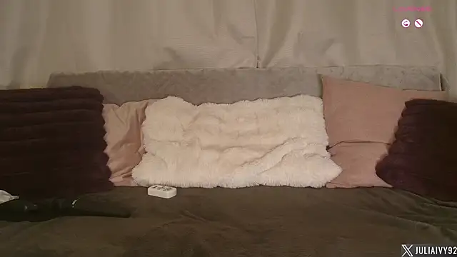 Julia-Ivy webcam