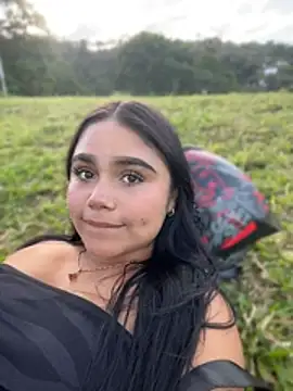 Saralove_1 webcam