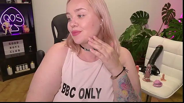 MargotGrey webcam