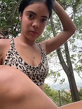 NAUGHTY_LITTLE_18 webcam