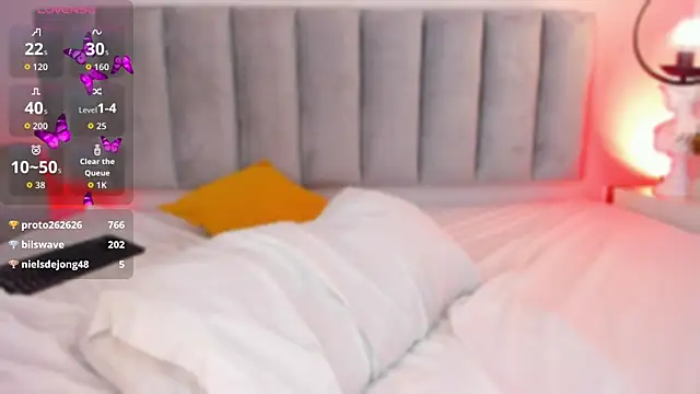 Tina_curly webcam