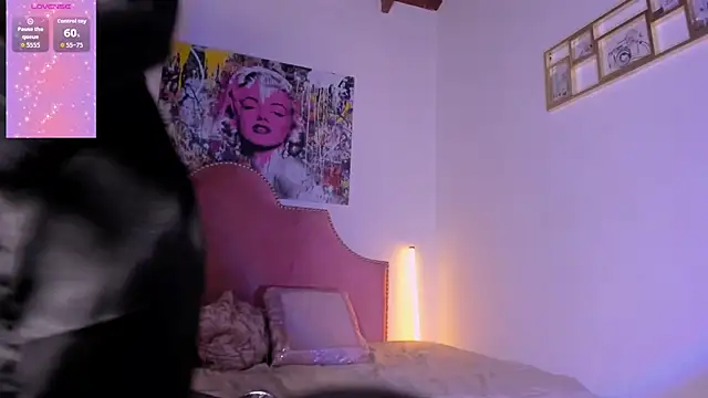 TyraHoney webcam