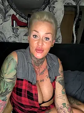 InkedMissLaBaehm webcam