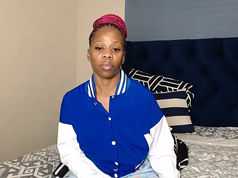 QUEENMANDYY webcam