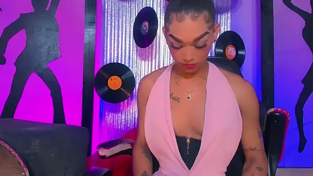 nickyminach_ webcam