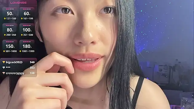 tammy-66 (F young) - 看胸型（不露点）