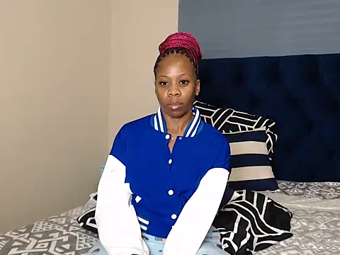 QUEENMANDYY webcam