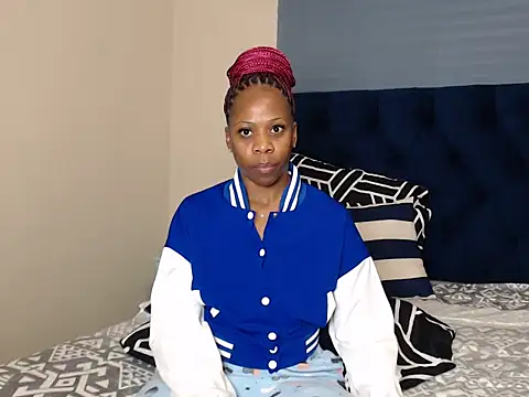 QUEENMANDYY webcam