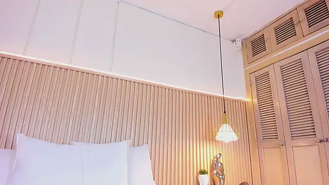 NahimiThompson live cam on StripChat