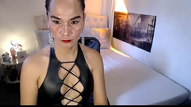 NinaDOM4CUM webcam