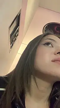 PrettyAmber webcam