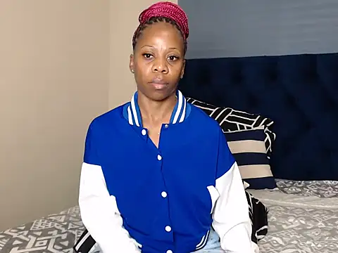 QUEENMANDYY webcam