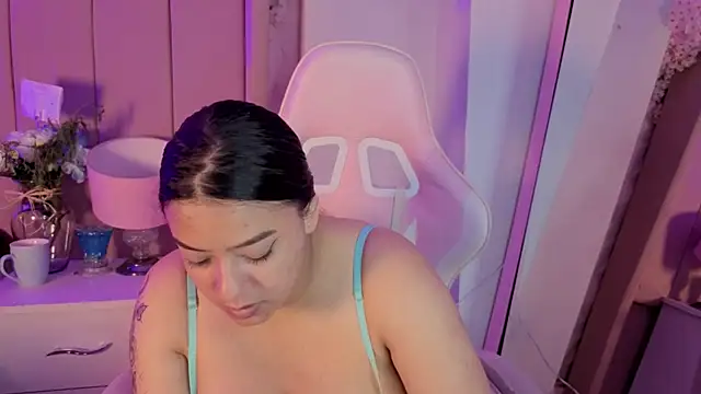 MollyBigBoobs12 webcam