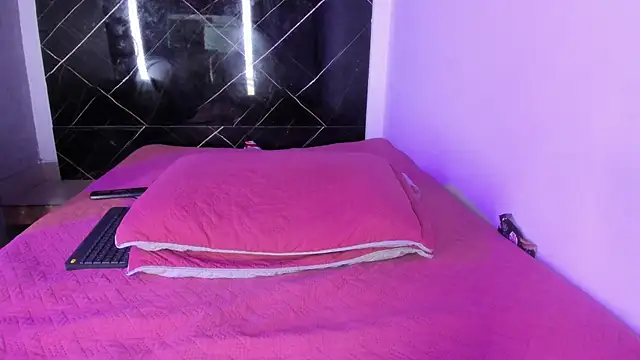 Adrian_Wolf live cam on StripChat