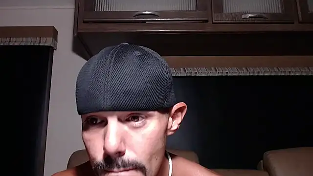 ThickD2C live cam on StripChat