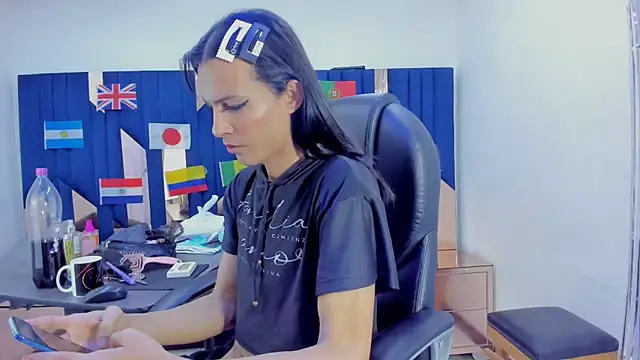 Aisha_hotts777 webcam