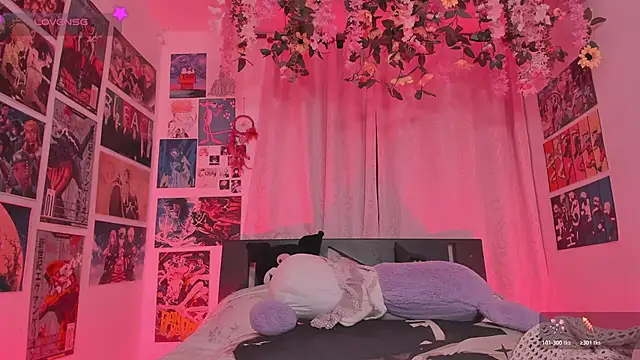 MissCurvyTop webcam