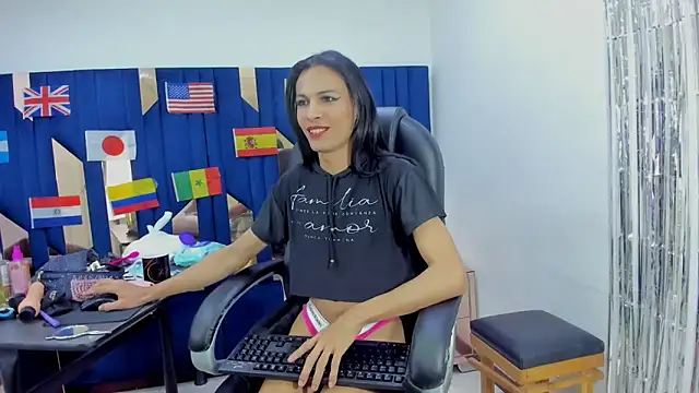 Aisha_hotts777 webcam