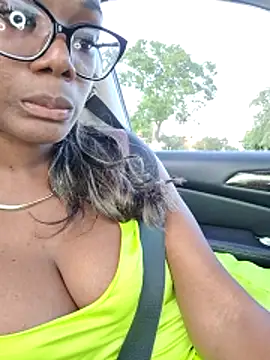 Hottiechocolatier webcam