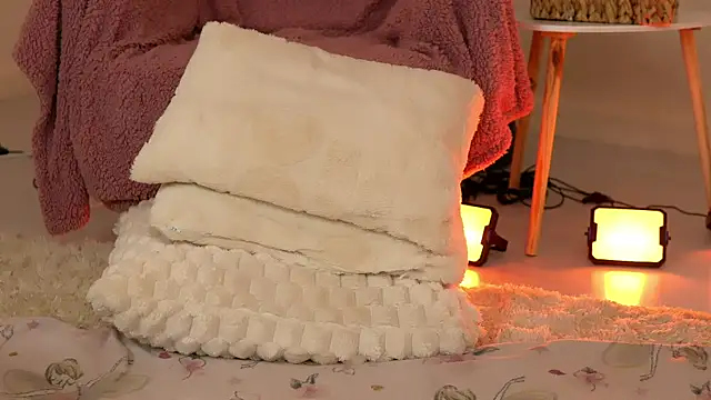 KairaAndrews webcam