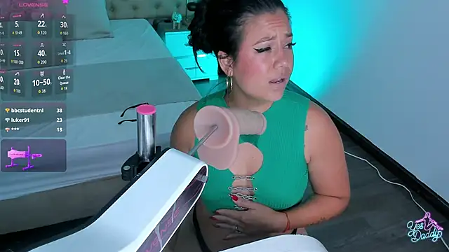 LeilaHiuston webcam