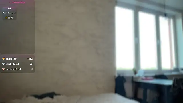molly_crtr webcam