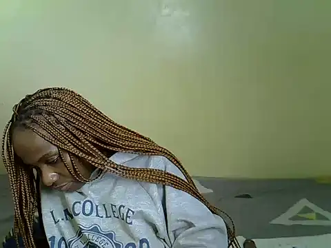 Pearl_petite webcam