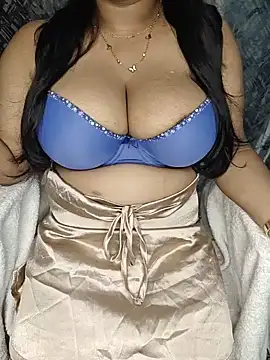 Curvy_Pooja