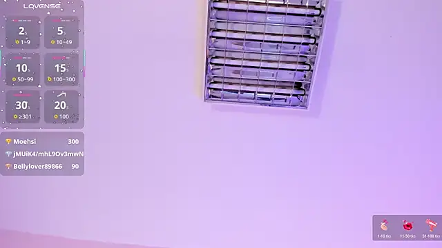 _Nadiaa live cam on StripChat